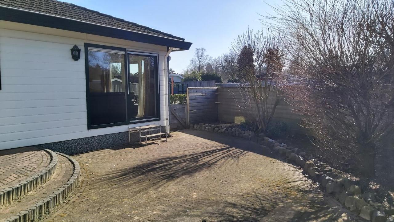 Ruim Familie Chalet Tot 4 Personen Op De Veluwe Bungalowpark De Kern Пюттен Экстерьер фото