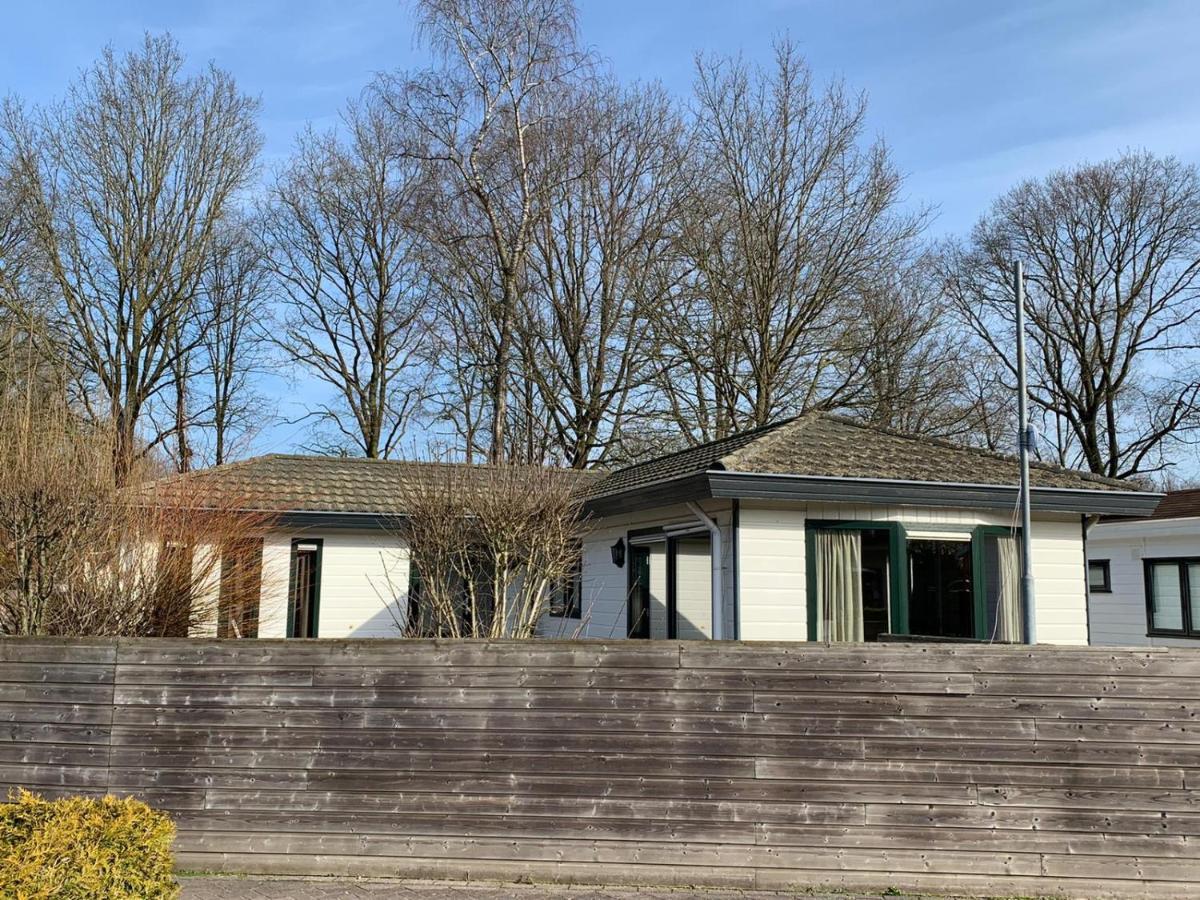 Ruim Familie Chalet Tot 4 Personen Op De Veluwe Bungalowpark De Kern Пюттен Экстерьер фото