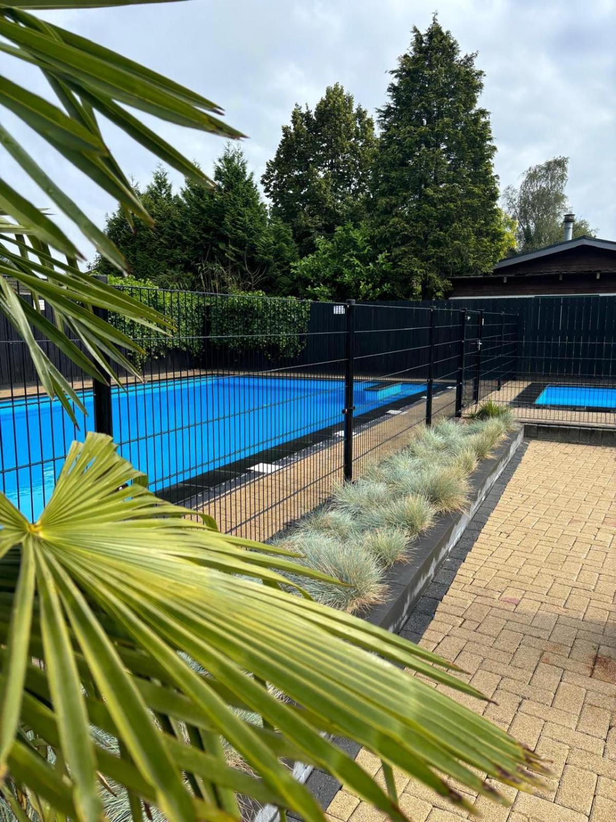 Ruim Familie Chalet Tot 4 Personen Op De Veluwe Bungalowpark De Kern Пюттен Экстерьер фото